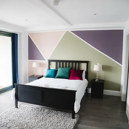 Reeks Gateway Townhouse * קיל איירן