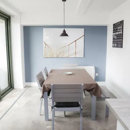 Reeks Gateway Townhouse *